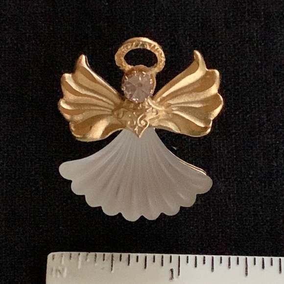 Angel pin brooch - Picture 1 of 4